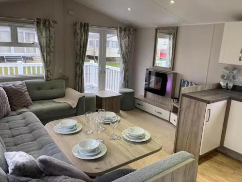 Dogdyke Chalet De Esquí | Caravan-Sleep8-HotTub-FreeP-Balcony-FamilyFriendly