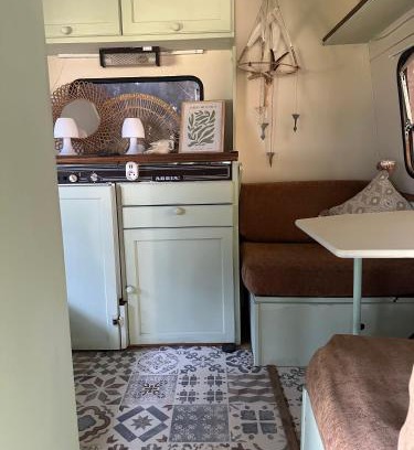 Saint-Meard-de-Gurcon Otro | Caravane vintage à la ferme
