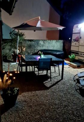 Beze Otro | Caravane Zen & Jacuzzi proche des grottes de Bèze