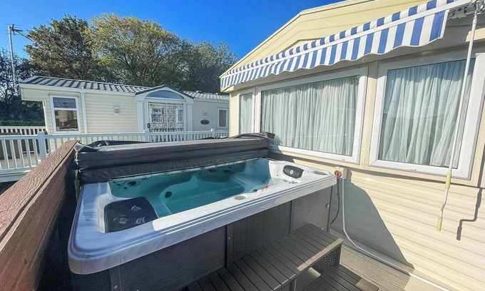Skegness Cabina | CaravanSleeps4-HotTub-Coastal-Parking-QuietRetreat