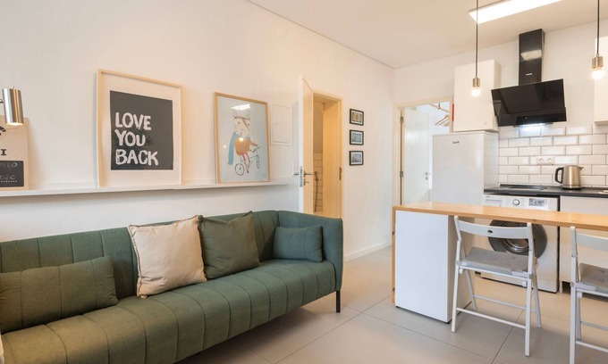 Carcavelos Apartamento | Carcavelos Sunny Retreat 2 by LovelyStay