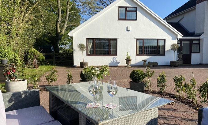 Cardiff Cabaña | Cardiff / Vale of Glamorgan. Casa de campo bellamente decorada, Wale