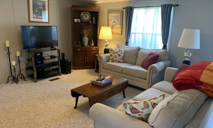 Swannanoa Casa | Cardinal Cottage 55 Patton Cemetery Road