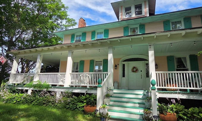 Montgomery Casa | Cardinal Farm - Montgomery, NY