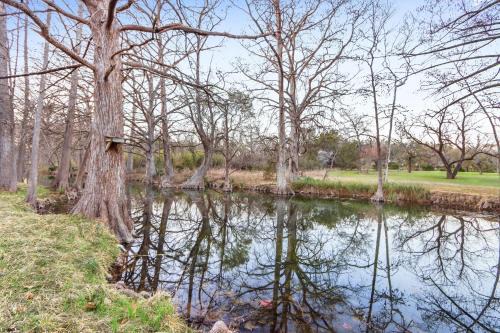 Wimberley Casa | Cardinal Oaks on the Creek