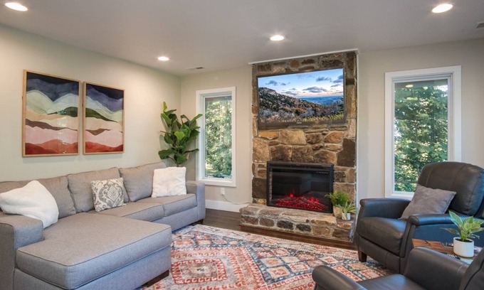 Cedar Mountain Casa | Cardinal`s Nest -Pet Friendly Cabin Near Dupont