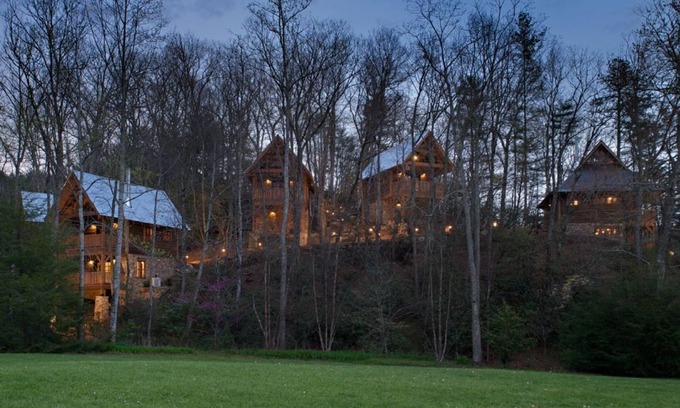 Cheshire Cabina | Extravagante cabaña de Black Mountain en un entorno precioso. ¡Tu hogar lejos de casa!