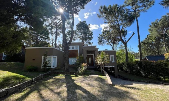Carilo Casa | Carilo para 10, frente al golf con Pileta Climatizada!