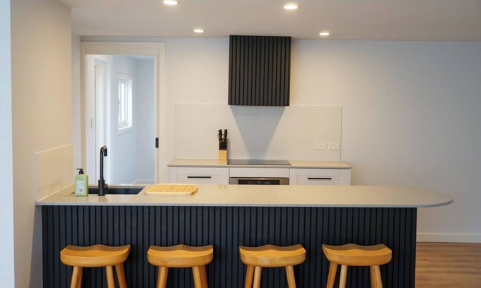 Newstead Casa | Carinya, Beautifully renovated Tasmanian cottage perfect with long-stay discount
