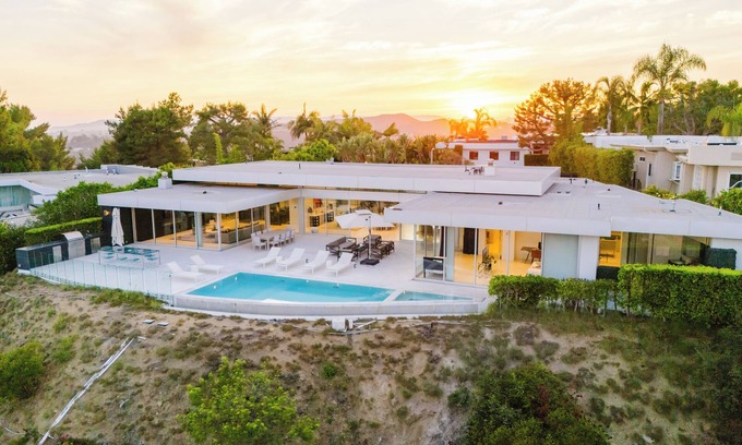 Trousdale Estates Casa | Carla Ridge View - Modern Contemporary Compound by Award Winning Architect
