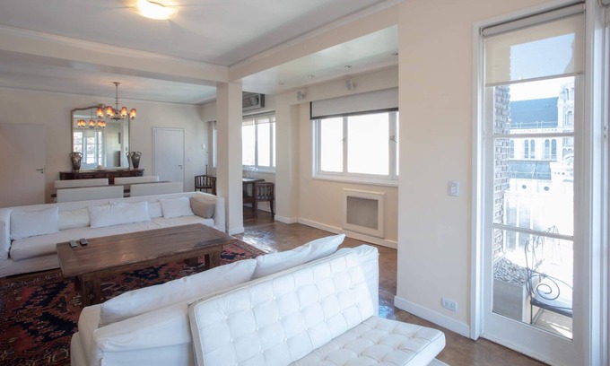 Retiro Apartamento | Carlitos Gardel - Amplio apartamento de 3 dormitorios en el centro