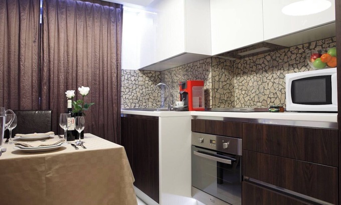 Gare Apartamento | Carlotta -42 Executive Apartment, 2 Bedrooms, Balcony