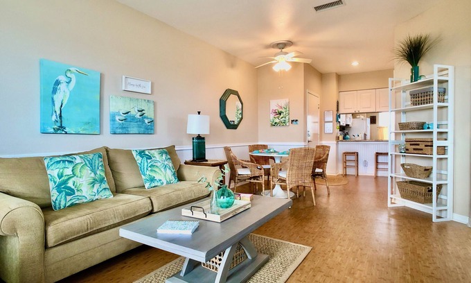Corpus Christi Condominio | "Carmel" deluxe 1st-floor 2-bedrm condo by pool, pond & beach