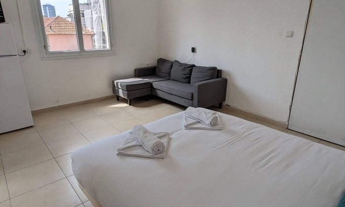 Tel Aviv City Center Apartamento | Carmel Market Designed Sunny Apartment