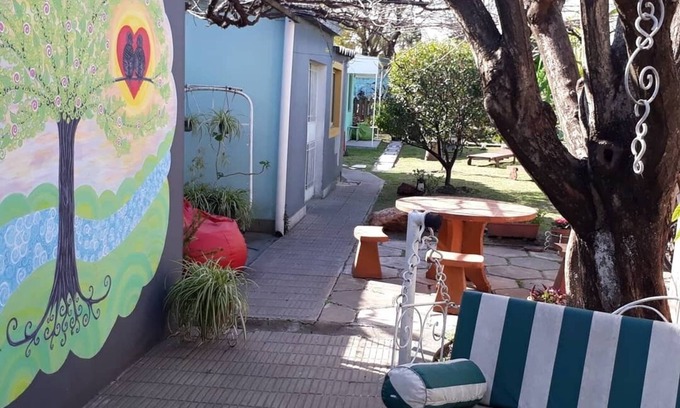 Carmelo Cama Y Desayuno | Carmelo Hostel & Garden, estilo campestre con decoracion única.