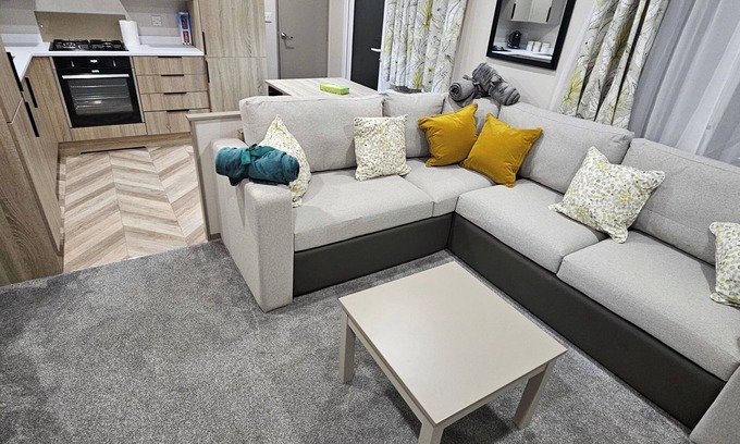 Capernwray Cabina | Carnforth - Caravan - sleeps 6 - Dog Friendly