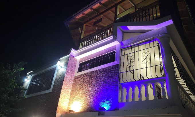 La Vega Casa | Carnival-Inspired Retreat with Valley Views – La Vega, DR