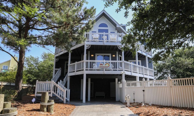 Tuckahoe Casa | CAROLINA DREAMIN' - 4 BR Soundside Vacation Home in Duck w/Private Pool
