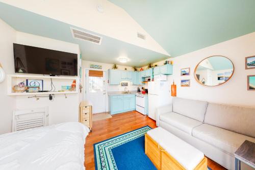 Hatteras Hotel | Carolina Lady