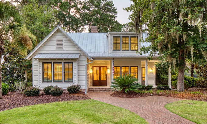 Bluffton Casa | Carolina Rose - Wilson Village 5 Bedroom Sophisticated Lowcountry Cottage