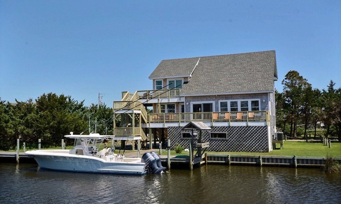 Ocracoke Casa | Carolina Winds: admite perros, jacuzzi, muelle, acceso a Pamlico Sound.