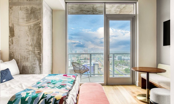 Travis Heights Condominio | Carousel by AvantStay | Brand New Condo in Austin w/ Amazing Amenities