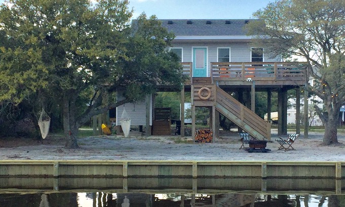 Carova Beach Cabaña | Nuevo en 2016 Canal Front Cottage