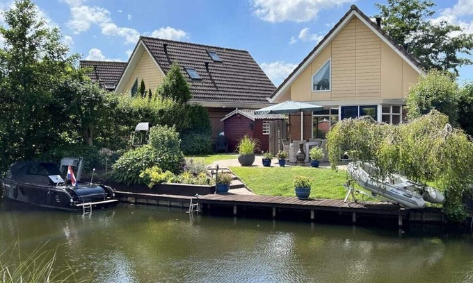 Medemblik Casa | Carpe Diem con embarcadero y barco