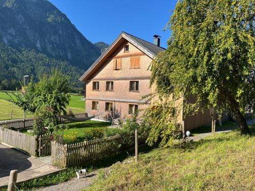 Schnepfau Apartamento | Carpenters House in historic village