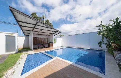 Jaco Apartamento | Carport Strong Wifi Vaulted Ceilings
