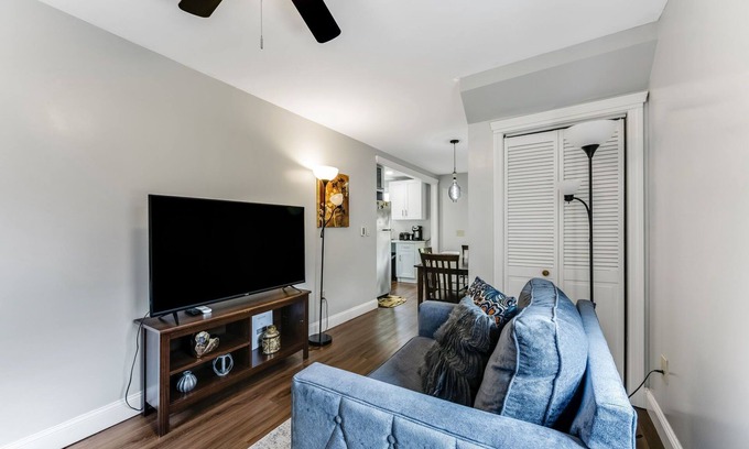 Hyannis Apartamento | Carriage House Retreat in the Heart of Hyannis!