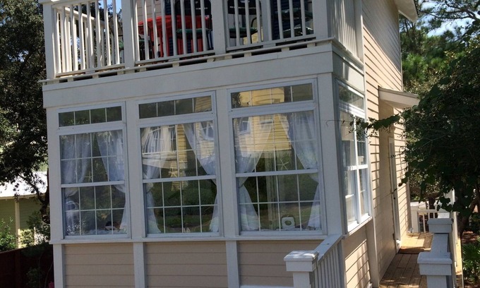 Dune Allen Beach Casa | Carriage House Off 30A. 1. 5Bd / 1Bath. Duerme 5-6