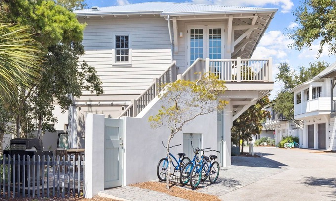 Rosemary Beach Casa | Carriage House w/Tesla Charger | Steps to Coquina Pool & Beach Access | 3 Bikes
