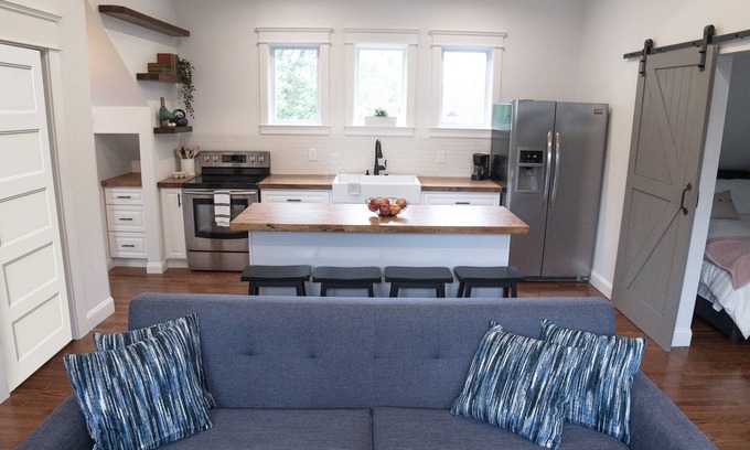 Rolling Acres Casa | Carriage House with 2 Queens in Trendy, Walkable East Nashville Neighborhood