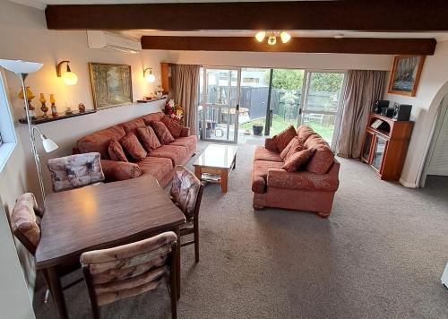 Blenheim Casa | Carter's Cottage - Blenheim Holiday Home