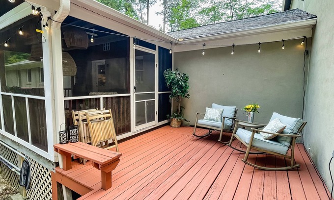 Cary Casa | Cary Stylish home with pool and jetted tubs. 6 beds, sleep 12