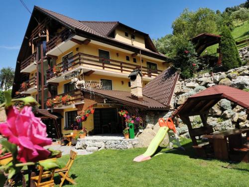 Moieciu de Jos Casa | Casă de vacanță Denisa Preda-16 persoane