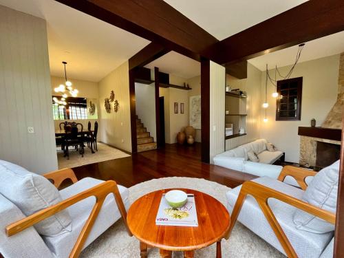 Teresopolis Casa | Casa 03 Vale Boa Vista - Charme Rústico em Condomínio com Área de Lazer Completa