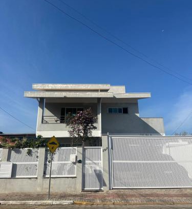 Zimbros Casa | Casa 2 quartos e uma suíte