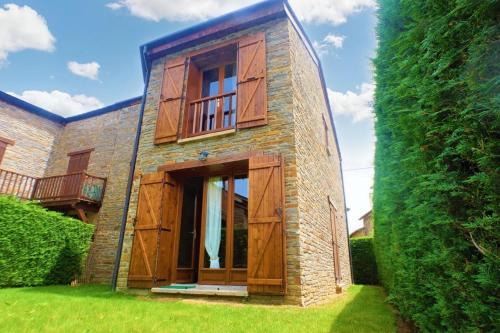 Estavar Casa | Casa Adosada con jardín y Wifi en Estavar