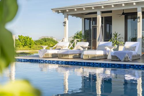 San Pedro Villa | Casa Agua Azul & The Pool Club at Mahogany Bay