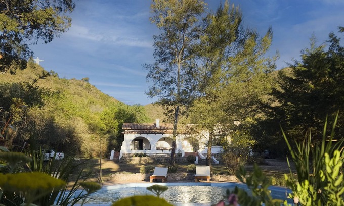 La Cumbre Casa | Casa al pie de la Montaña con cama king, pileta y mesa de pool