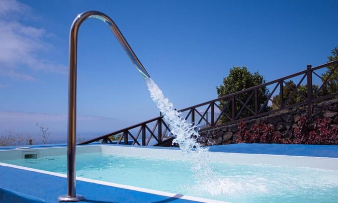Puntallana Cabaña | CASA ALBA, casa rústica en la colina con piscina-spa climatizada y vistas al mar