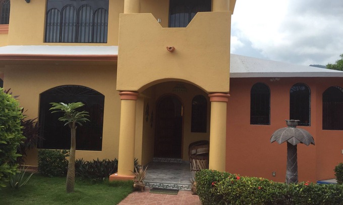 Dario Galeana Casa | Casa Allegria en el corazón de Zihua