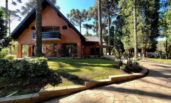Planalto Casa | Casa Allegro 3dorm prox Lago Negro by AcheiGramado