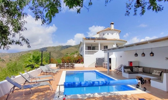 Benamargosa Villa | Casa Almendras Benamargosa by Ruralidays