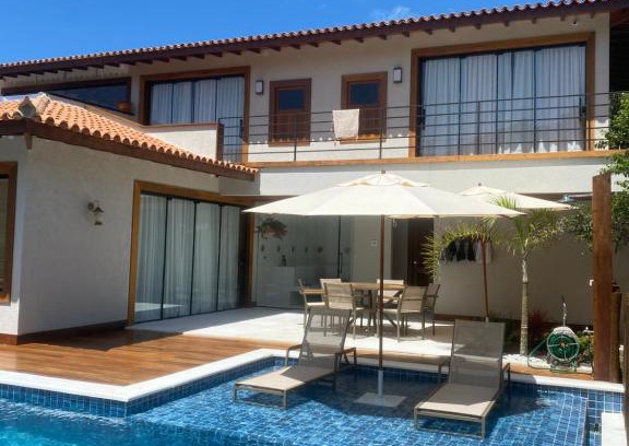 Brava Casa | Casa alto padrão a 100 metros da praia brava