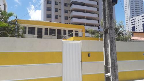 Aeroclube Casa | Casa Amarela