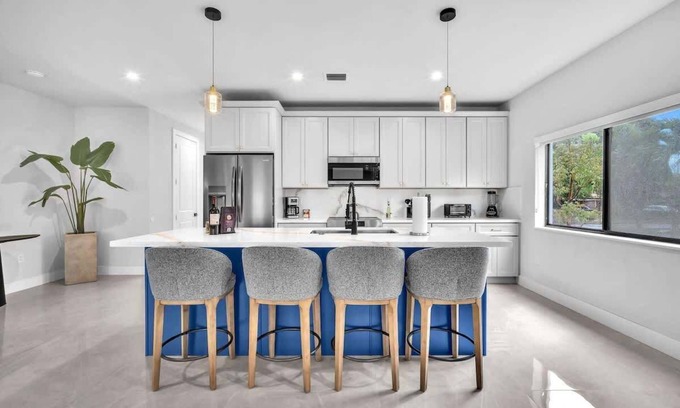 West Little Havana Apartamento | Casa Amoret - Brand New Family-Friendly Retreat