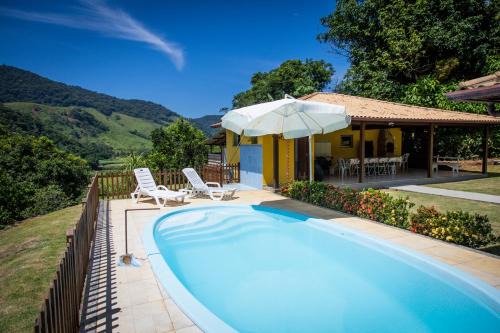 Macae Casa | Casa ampla c piscina e churrasq em meio a natureza